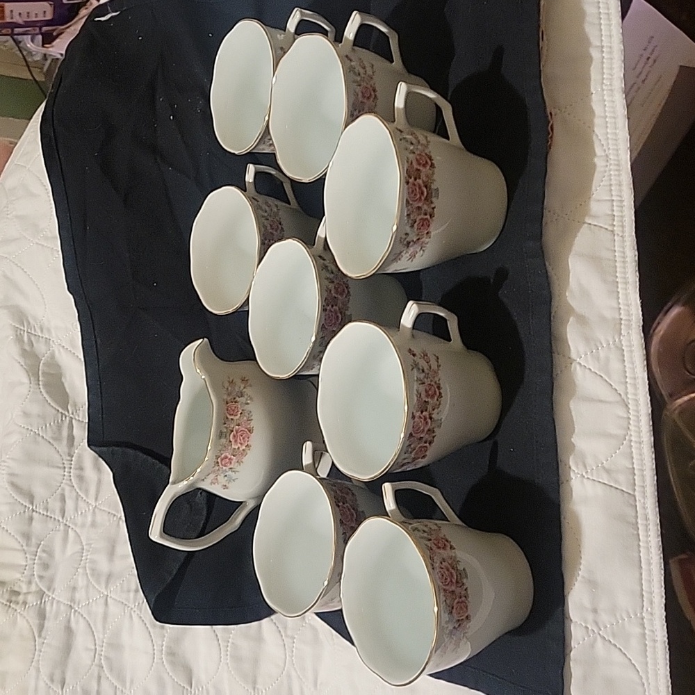 Remington Fine China by Red Sea 8 mugs and 1 creamer holder. No call outs
